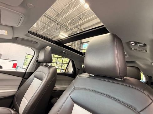 Used 2024 Ford Explorer XLT w/ XLT Sport Appearance Package AWD/4WD image 27