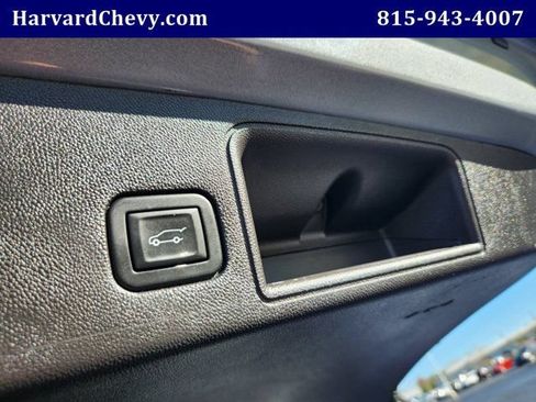 Used 2024 GMC Terrain SLT FWD image 32