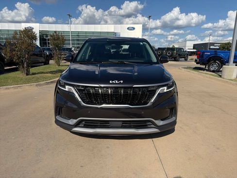 Used 2024 Kia Carnival EX FWD image 8