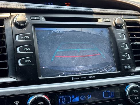 Used 2018 Toyota Highlander XLE AWD/4WD image 21