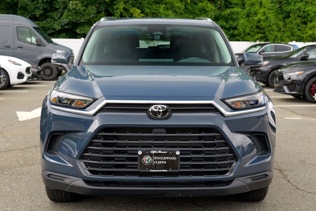 Used 2024 Toyota Grand Highlander AWD image 2