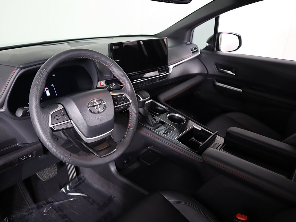 Used 2025 Toyota Sienna XSE FWD image 27