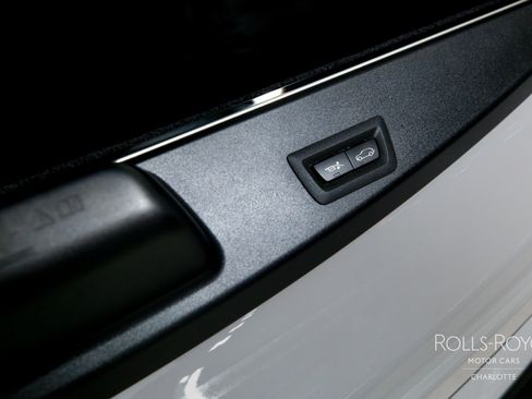 Certified 2024 Rolls-Royce Cullinan Black Badge image 28