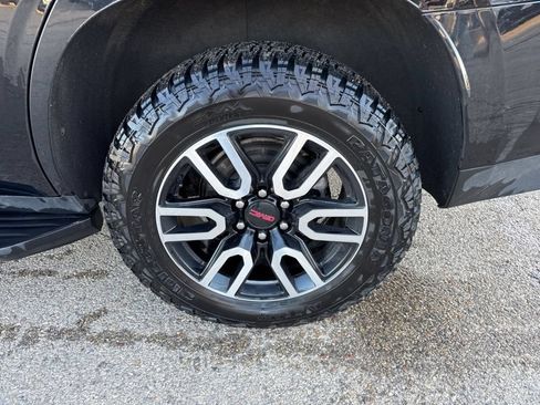 Used 2022 GMC Yukon AT4 AWD/4WD image 17
