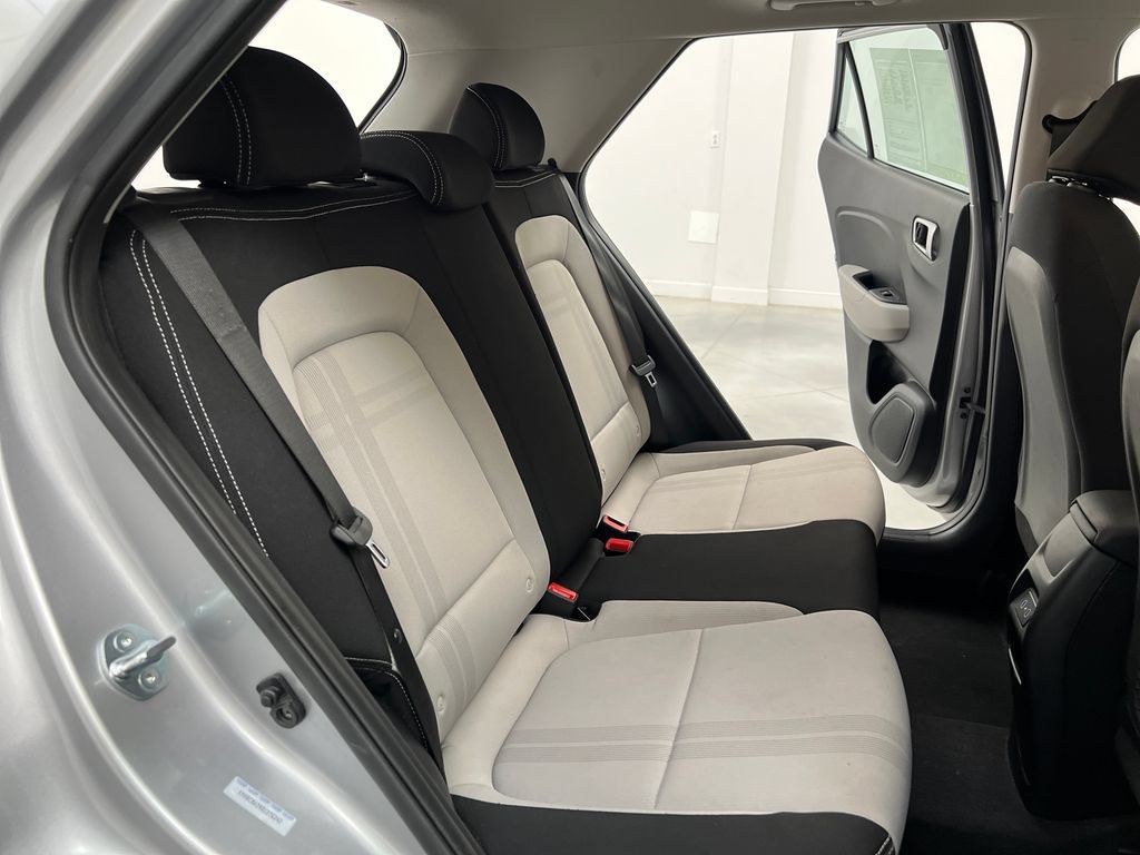 Used 2025 Hyundai Venue SEL FWD image 21