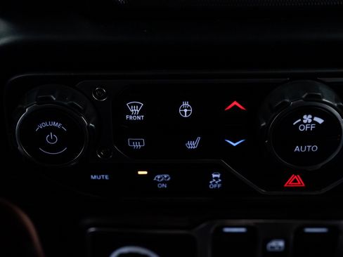 Used 2022 Jeep Wrangler Unlimited Rubicon w/ Trailer Tow Package image 11