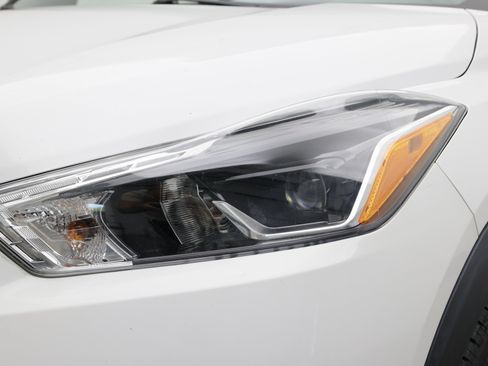 Used 2019 Nissan Kicks SR w/ SR Premium Package FWD image 10