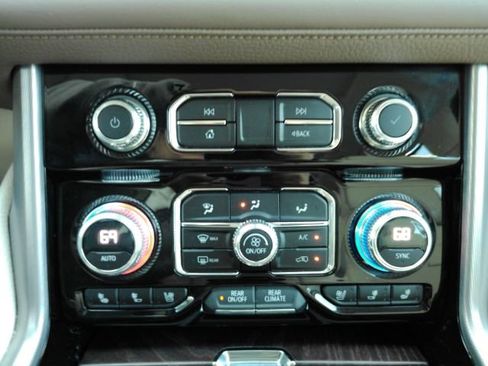 Used 2023 GMC Yukon XL Denali image 48