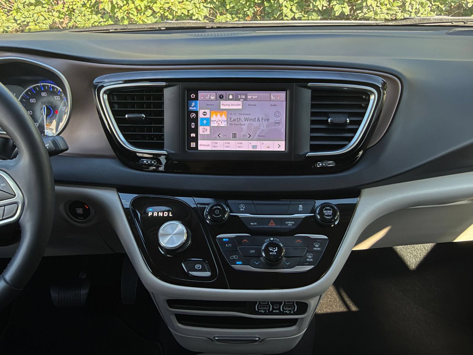 Used 2024 Chrysler Voyager LX FWD image 16