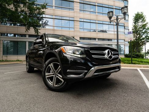 Used 2018 Mercedes-Benz GLC 300 4MATIC image 1