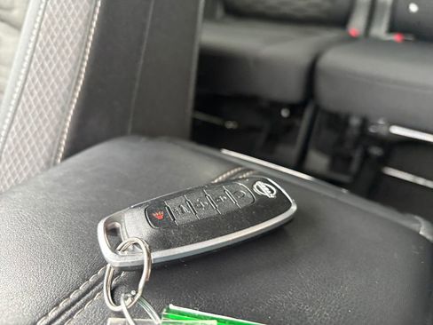 Used 2025 Nissan Pathfinder SV image 29