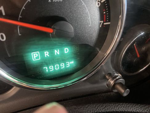 Used 2017 Jeep Wrangler Unlimited Sahara w/ Connectivity Group image 27