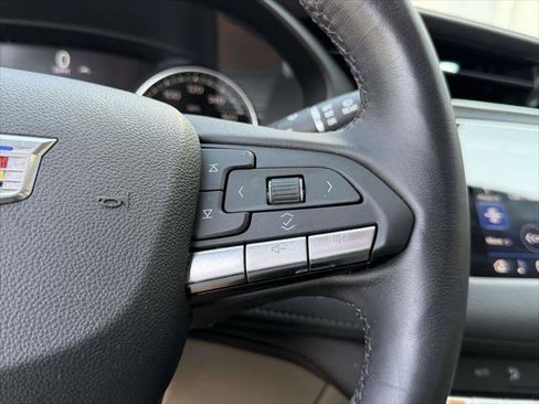 Used 2023 Cadillac XT4 Luxury w/ Cold Weather Package AWD/4WD image 26