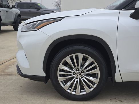 Used 2023 Toyota Highlander Platinum image 8