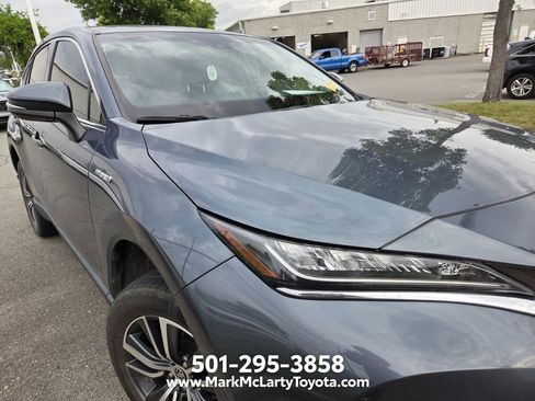 Used 2021 Toyota Venza LE AWD/4WD image 3