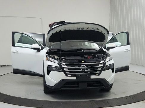 Used 2025 Nissan Rogue SV w/ SV Premium Package FWD image 10