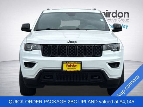 Used 2019 Jeep Grand Cherokee Laredo AWD/4WD image 2