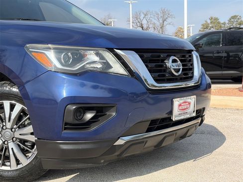 Used 2019 Nissan Pathfinder S image 3