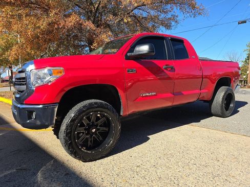 Used 2015 Toyota Tundra SR5 w/ TRD Off Road Package AWD/4WD image 58