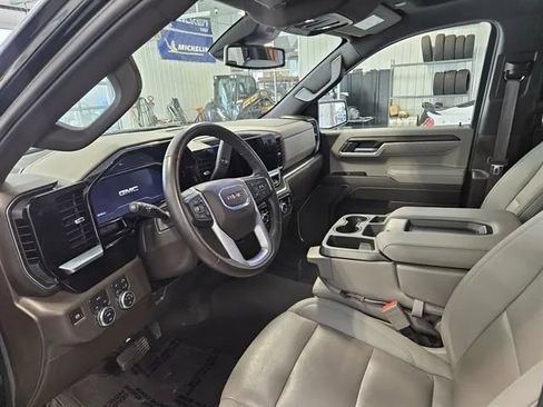 Used 2024 GMC Sierra 1500 SLT AWD/4WD image 9