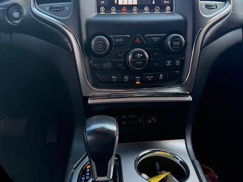 Used 2021 Jeep Grand Cherokee Laredo image 14