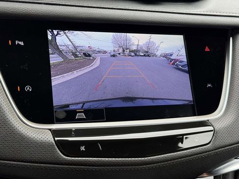 Used 2025 Cadillac XT6 Luxury image 7