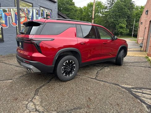 Used 2024 Chevrolet Traverse Z71 w/ Enhanced Driving Package AWD/4WD image 4
