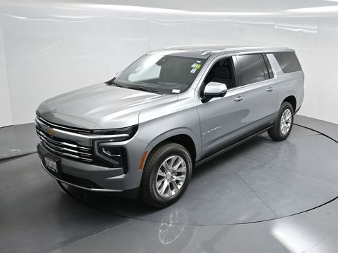 Used 2025 Chevrolet Suburban Premier image 42