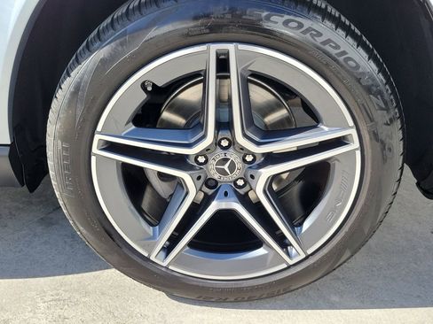 Used 2023 Mercedes-Benz GLS 450 4MATIC image 11