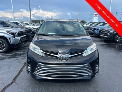 Used 2020 Toyota Sienna XLE FWD image 25