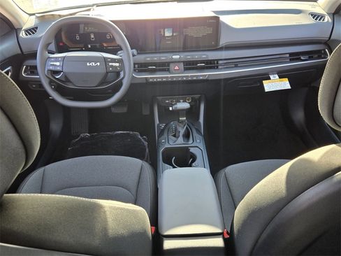 New 2025 Kia K4 LX image 8