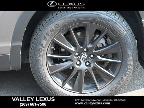 Used 2019 Toyota Highlander SE AWD/4WD image 11