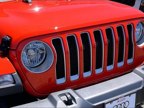 Used 2018 Jeep Wrangler Unlimited Sahara AWD/4WD image 31