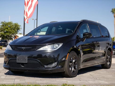 Used 2019 Chrysler Pacifica Touring-L w/ Advanced Safetytec Group FWD image 5