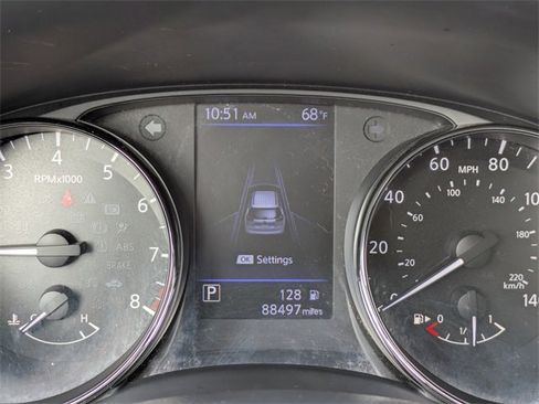 Used 2018 Nissan Rogue SL w/ Premium Package image 29