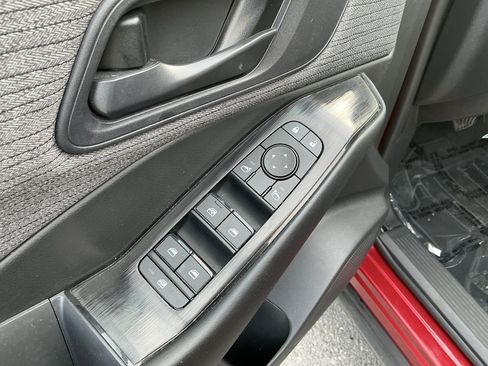 Used 2023 Nissan Rogue S AWD/4WD image 19