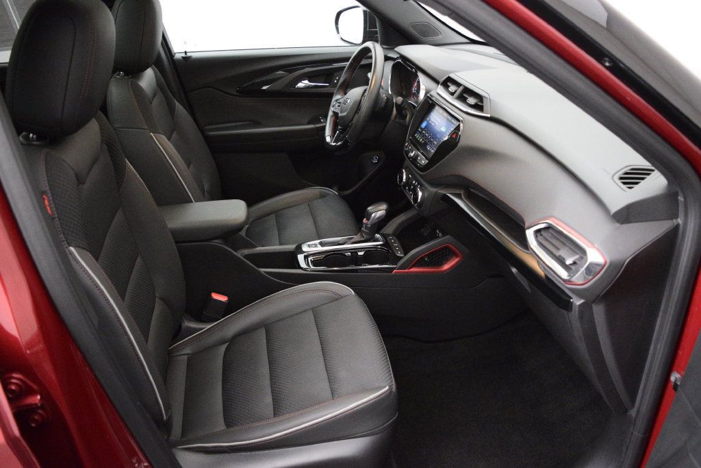 Used 2021 Chevrolet TrailBlazer RS w/ Sun and Liftgate Package AWD/4WD image 17