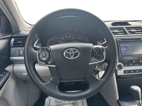 Used 2014 Toyota Camry LE image 11