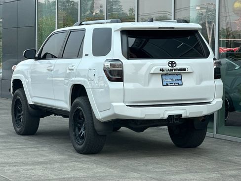 Used 2022 Toyota 4Runner SR5 Premium w/ Moonroof Package AWD/4WD image 5