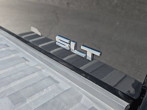 Used 2017 GMC Sierra 1500 SLT w/ SLT Premium Package AWD/4WD image 16