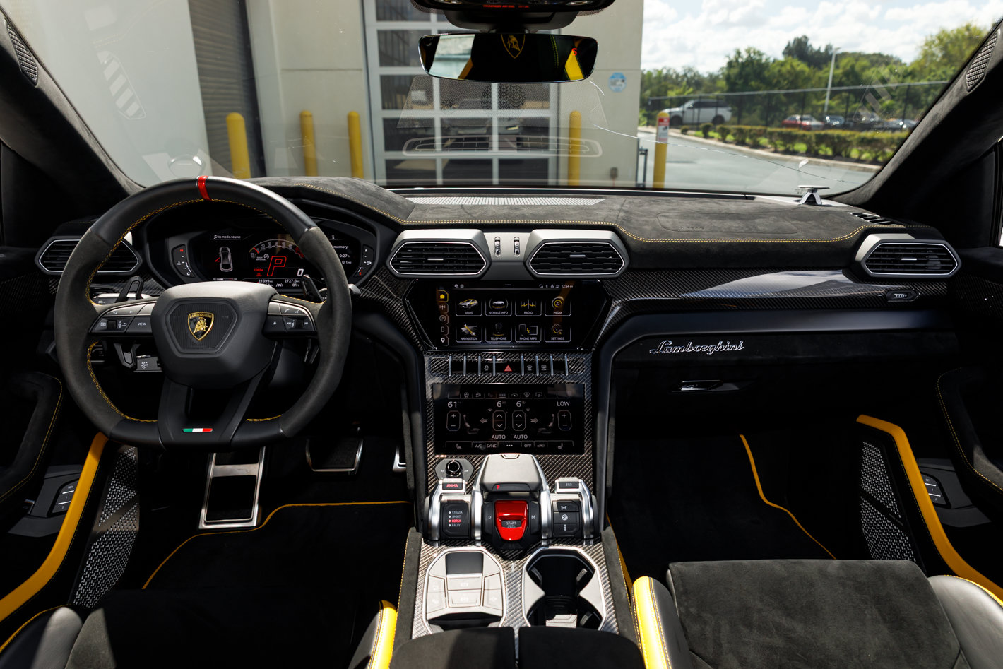 Used 2024 Lamborghini Urus Performante AWD/4WD image 30