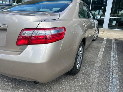 Used 2009 Toyota Camry LE FWD image 7
