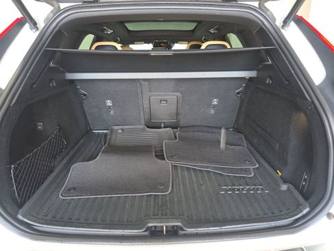 Used 2018 Volvo XC60 T6 Inscription w/ Luxury Seat Package AWD/4WD image 17