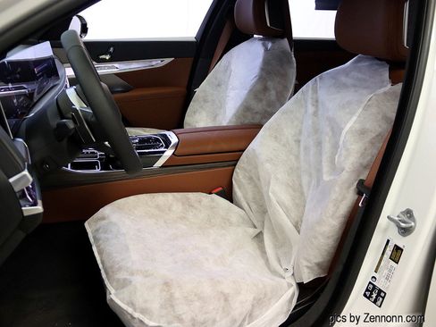 Used 2025 BMW 740i xDrive w/ Executive Package image 10