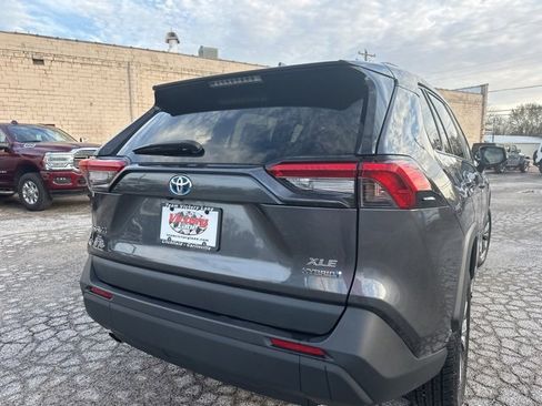 Used 2022 Toyota RAV4 XLE Premium image 10