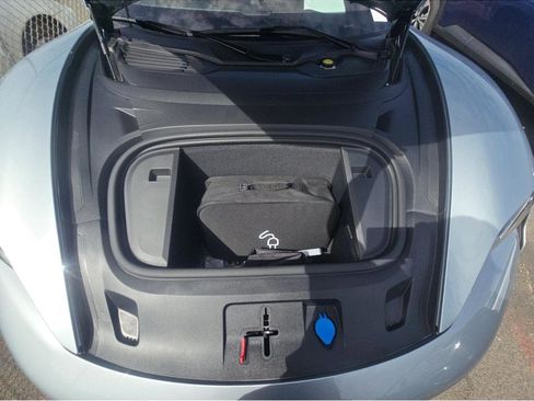 Used 2022 Porsche Taycan GTS AWD/4WD image 13