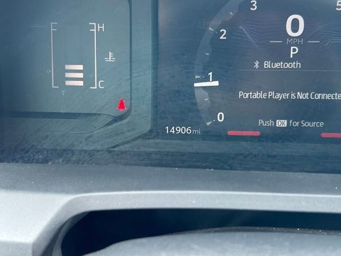 Used 2025 Toyota Tacoma SR image 32