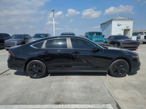 Used 2025 Honda Accord LX image 4