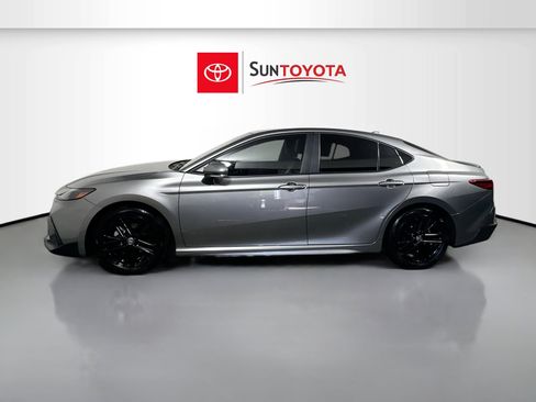 Used 2025 Toyota Camry SE image 7