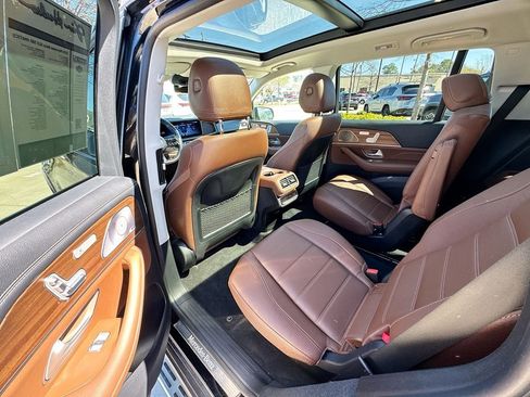 Used 2024 Mercedes-Benz GLS 580 4MATIC image 32